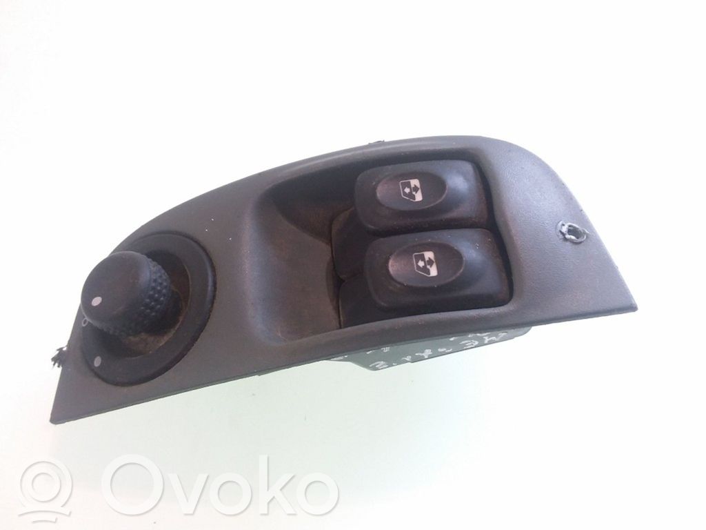 Renault Megane I Interruptor del espejo lateral 