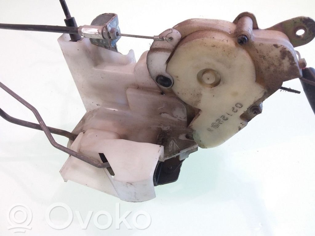 Mazda MPV Priekšpusē slēdzene 