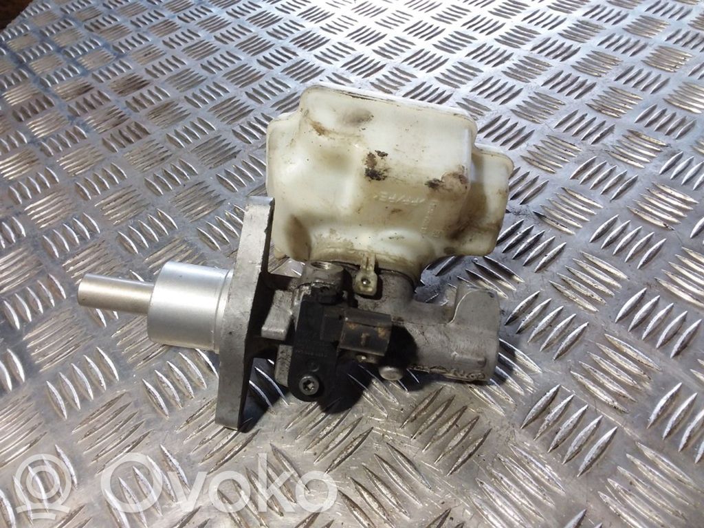 Volkswagen Golf VI Master brake cylinder 