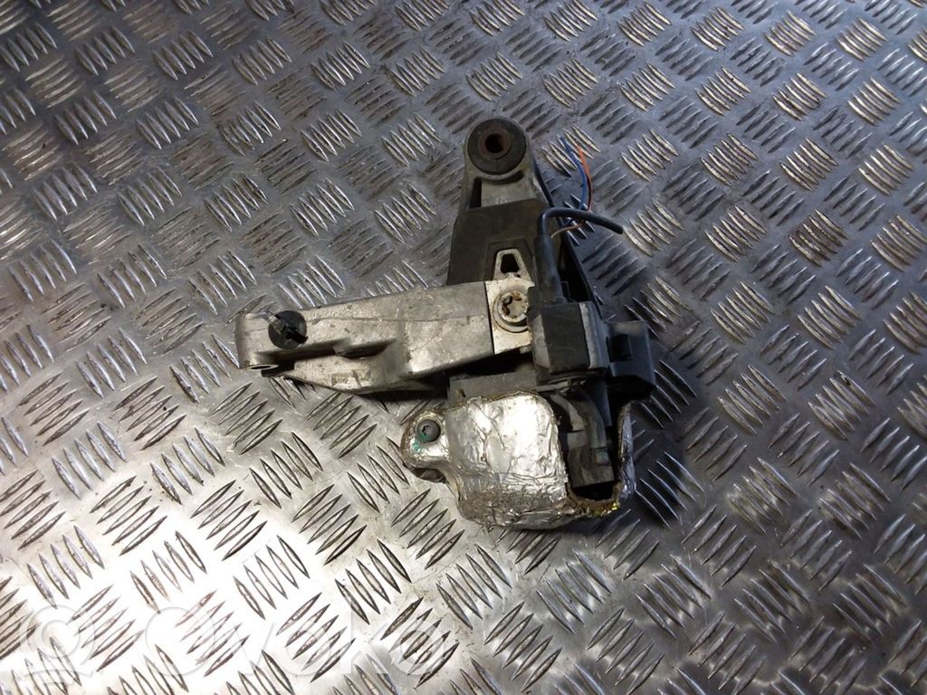 Peugeot 407 Engine mount bracket 