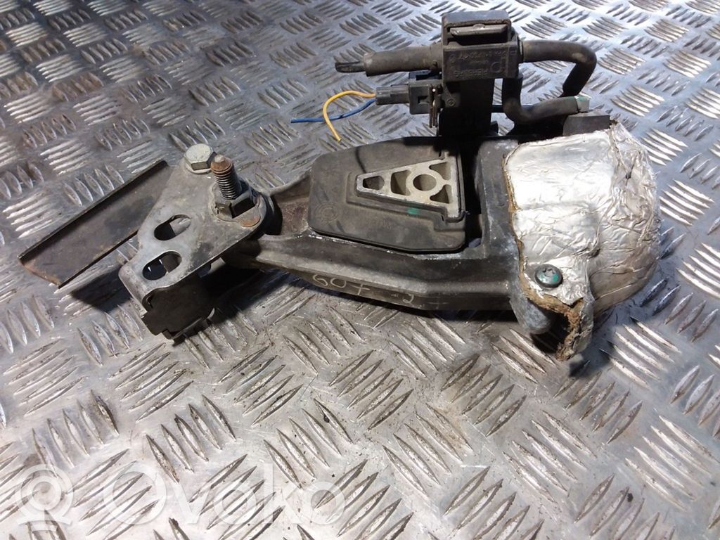 Peugeot 607 Engine mount bracket 
