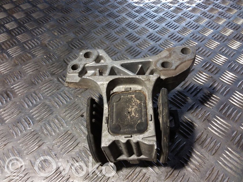 Peugeot 407 Engine mount bracket 