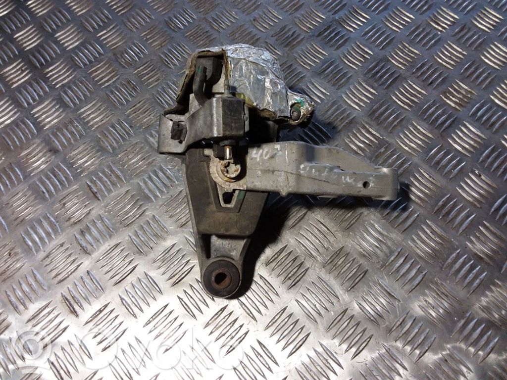 Peugeot 407 Engine mount bracket 