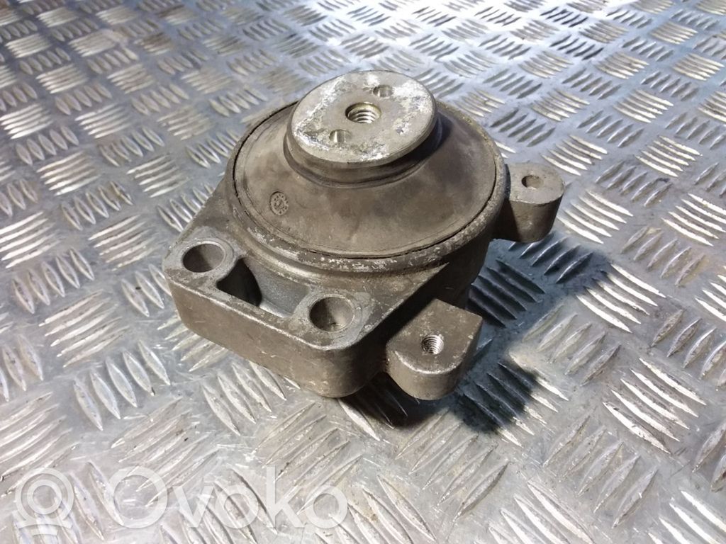 Ford Mondeo Mk III Engine mount bracket 