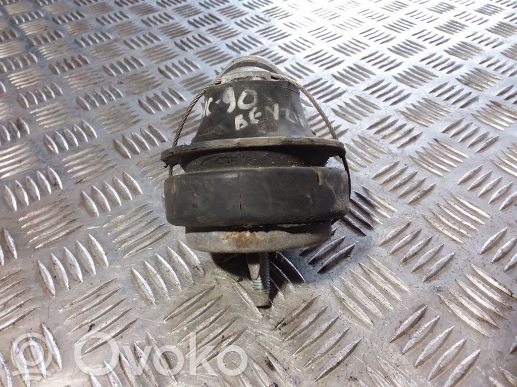 Volvo XC90 Engine mount bracket 