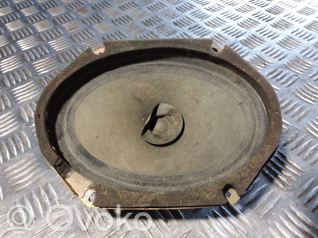 Mazda 626 Etuoven kaiutin 