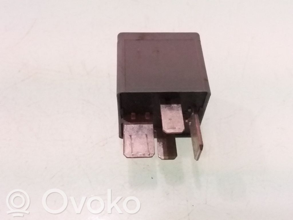 Muu rele   5M5T14B192EA,V23136J4X62