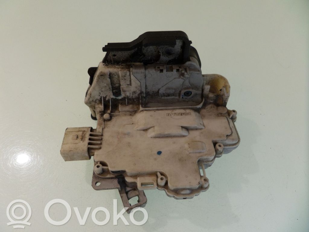 Audi A3 S3 8P Zamek drzwi przednich 