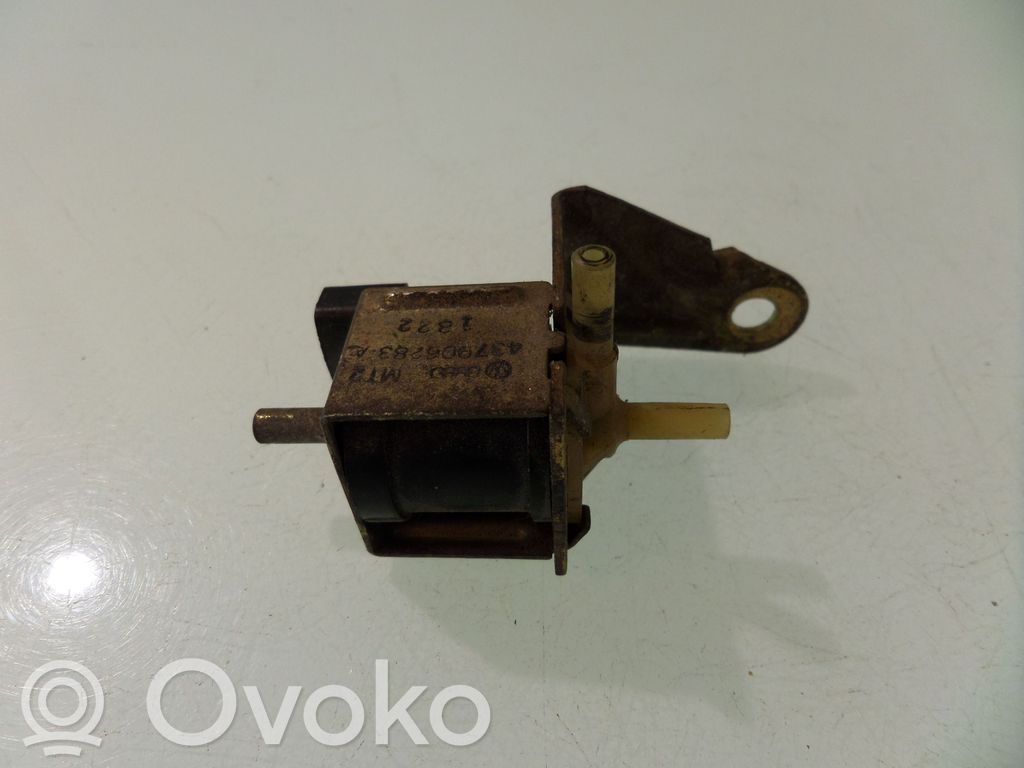Audi 100 S4 C4 Zawór podciśnienia / Elektrozawór turbiny 