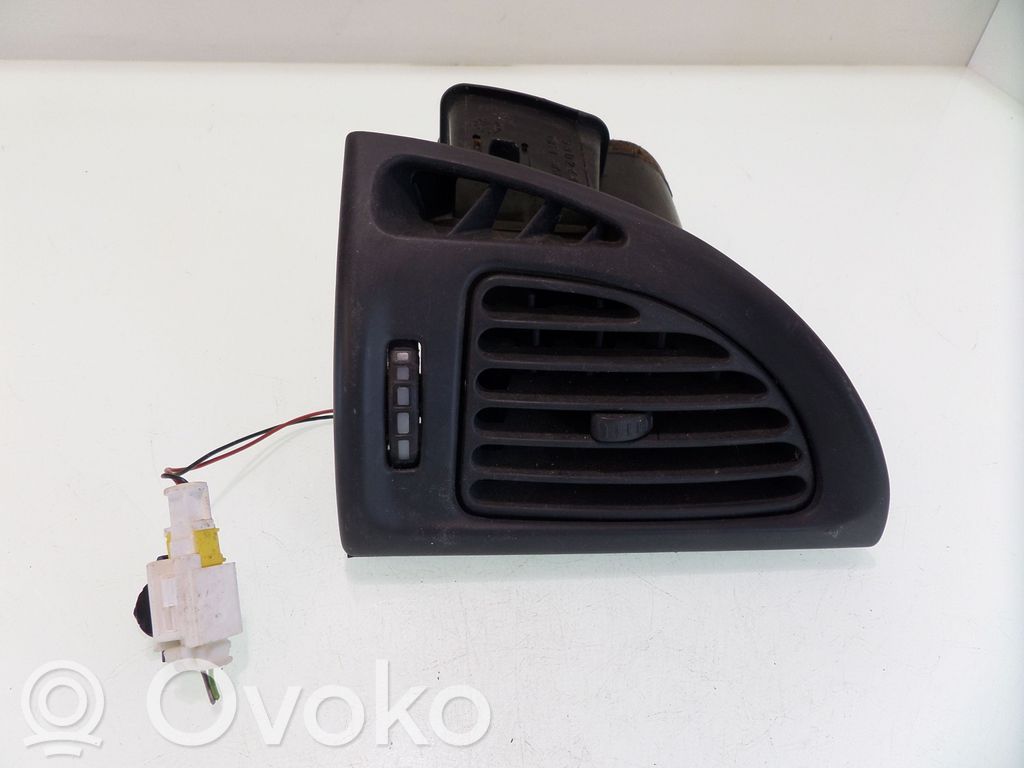 Citroen C5 Moldura protectora de la rejilla de ventilación lateral del panel 