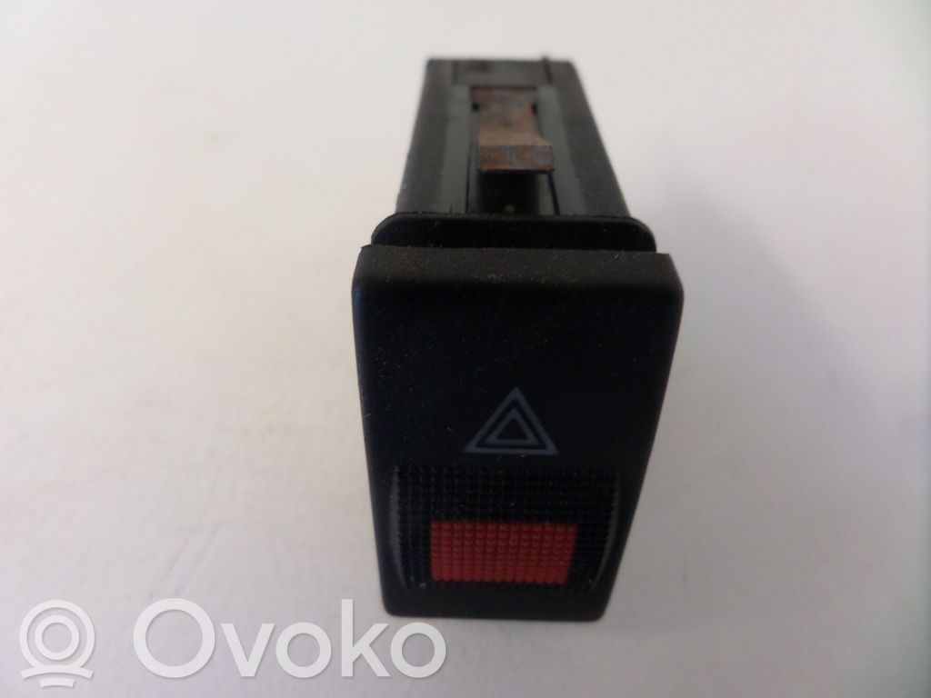 Audi A4 S4 B5 8D Botón interruptor de luz de peligro 