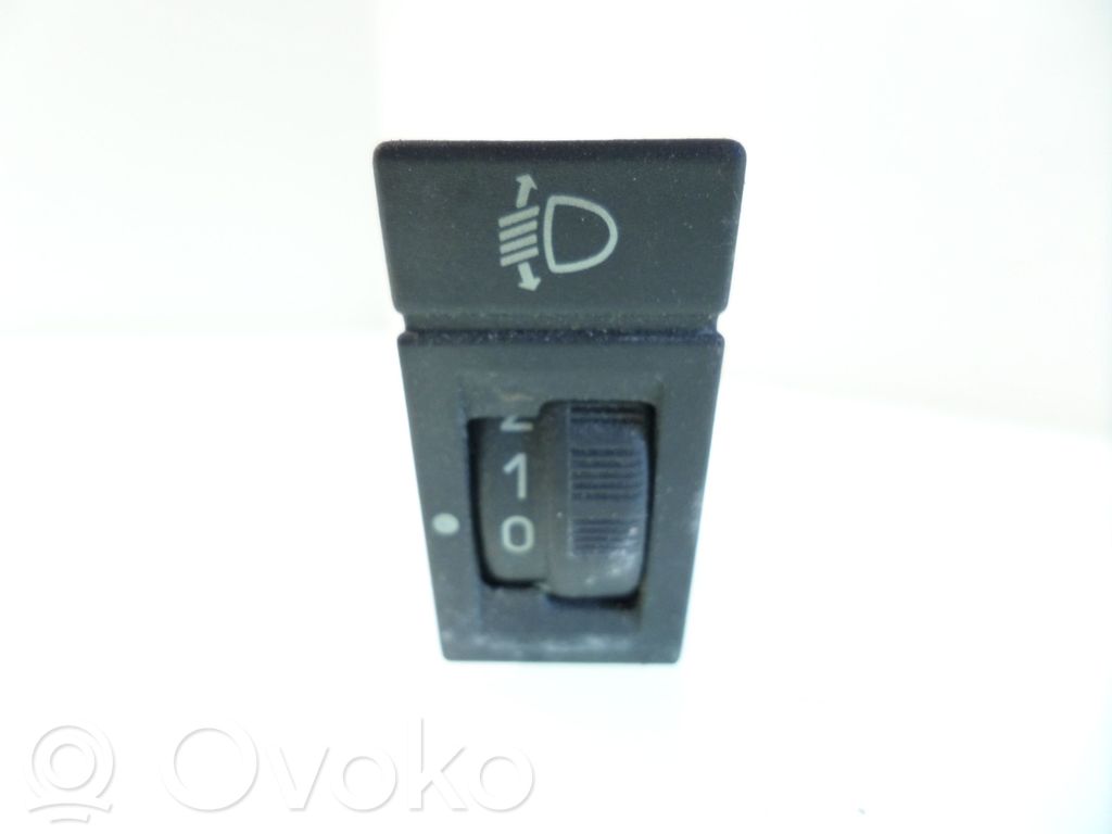 Headlight level height control switch   B8132