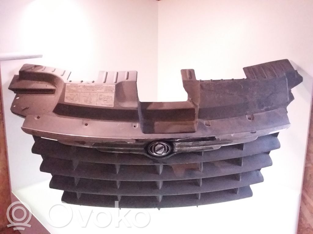 Chrysler Voyager Front grill 