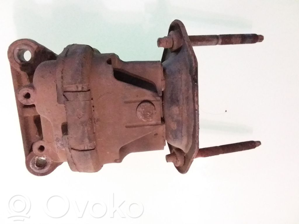 Dodge Magnum Engine mount bracket 