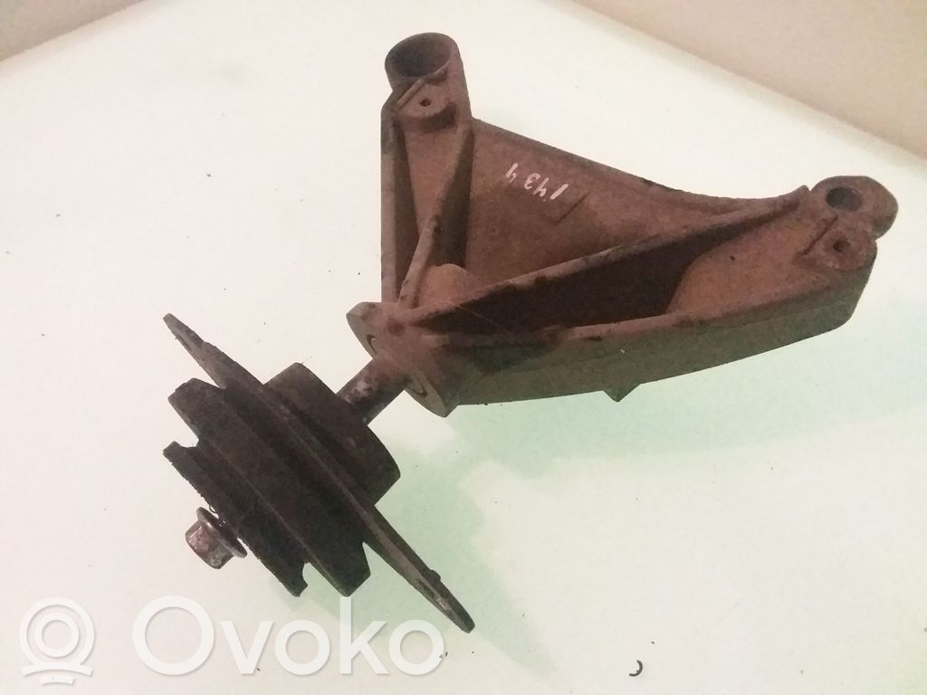 Renault Laguna II Engine mounting bracket 