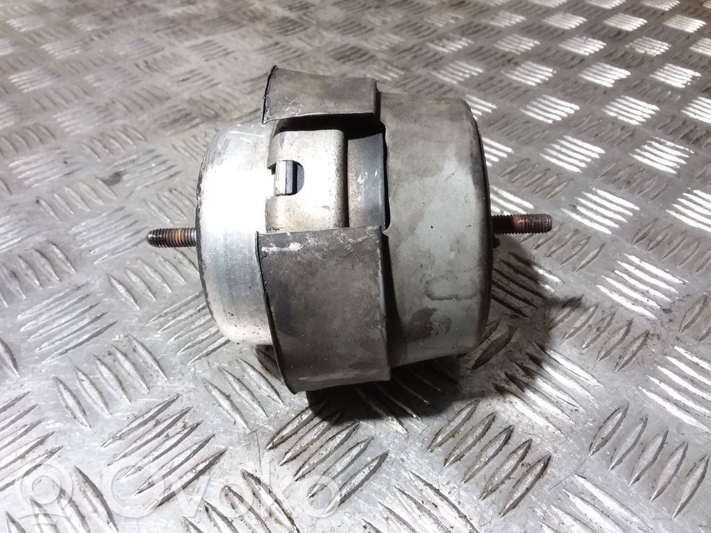 Audi A4 S4 B6 8E 8H Engine mount bracket 