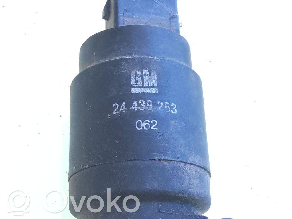 Opel Vectra C Windscreen/windshield washer pump 