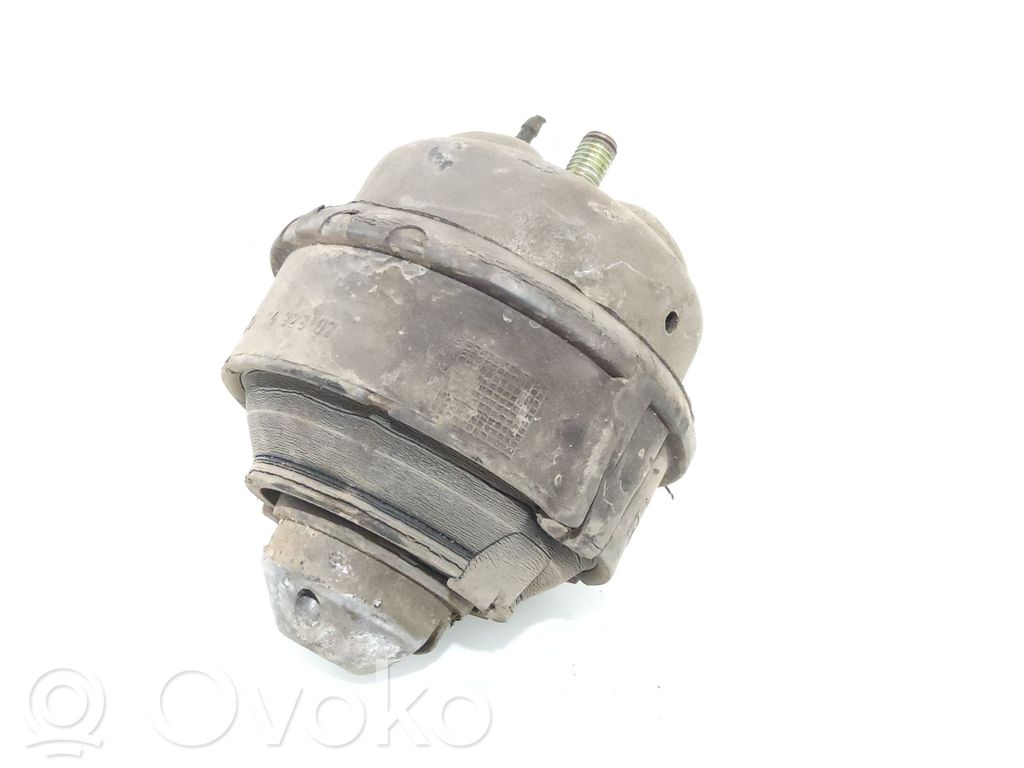 Volvo V70 Engine mount bracket 