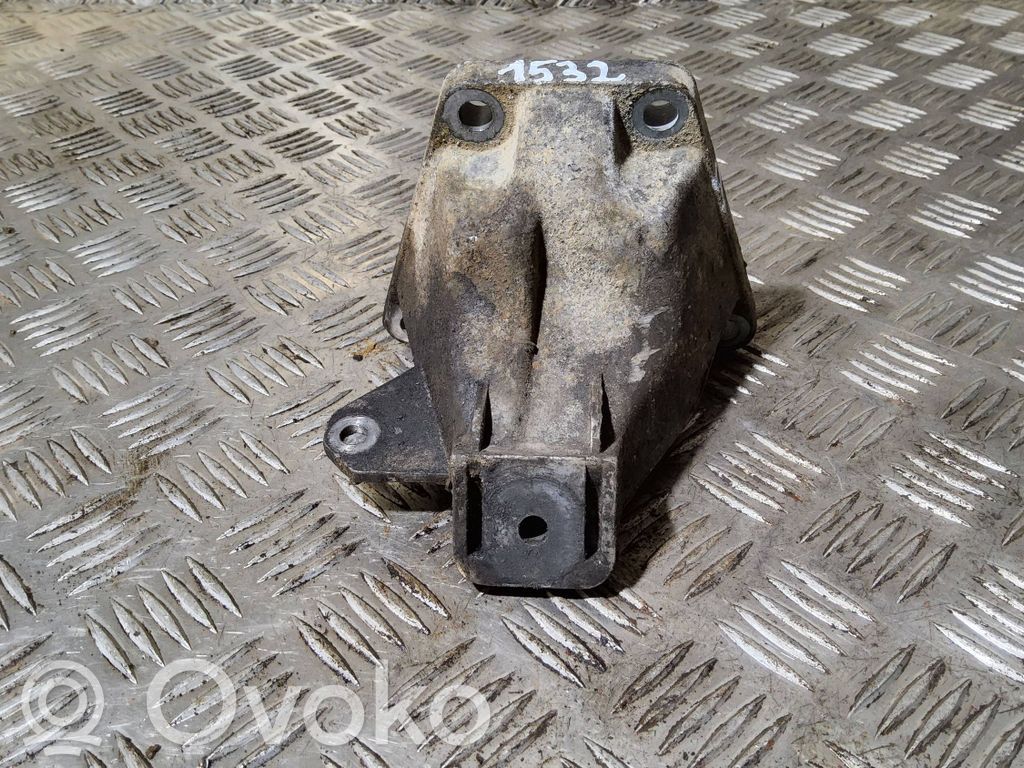 Audi A6 S6 C5 4B Engine mounting bracket 