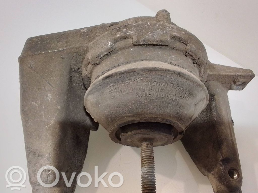 Audi 100 S4 C4 Engine mount bracket 