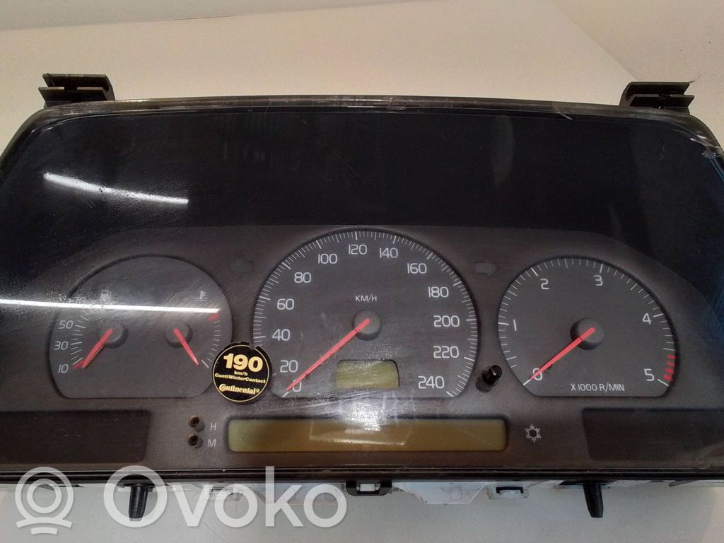 Volvo S70  V70  V70 XC Speedometer (instrument cluster) 