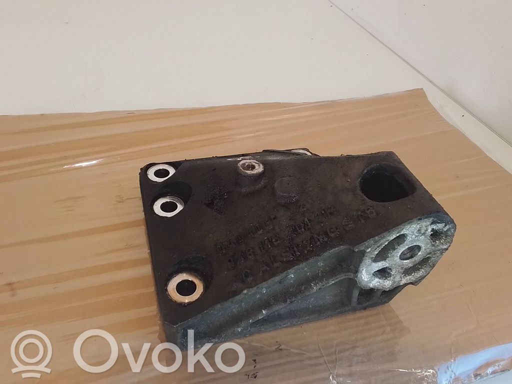 Porsche Cayenne (9PA) Engine mounting bracket 
