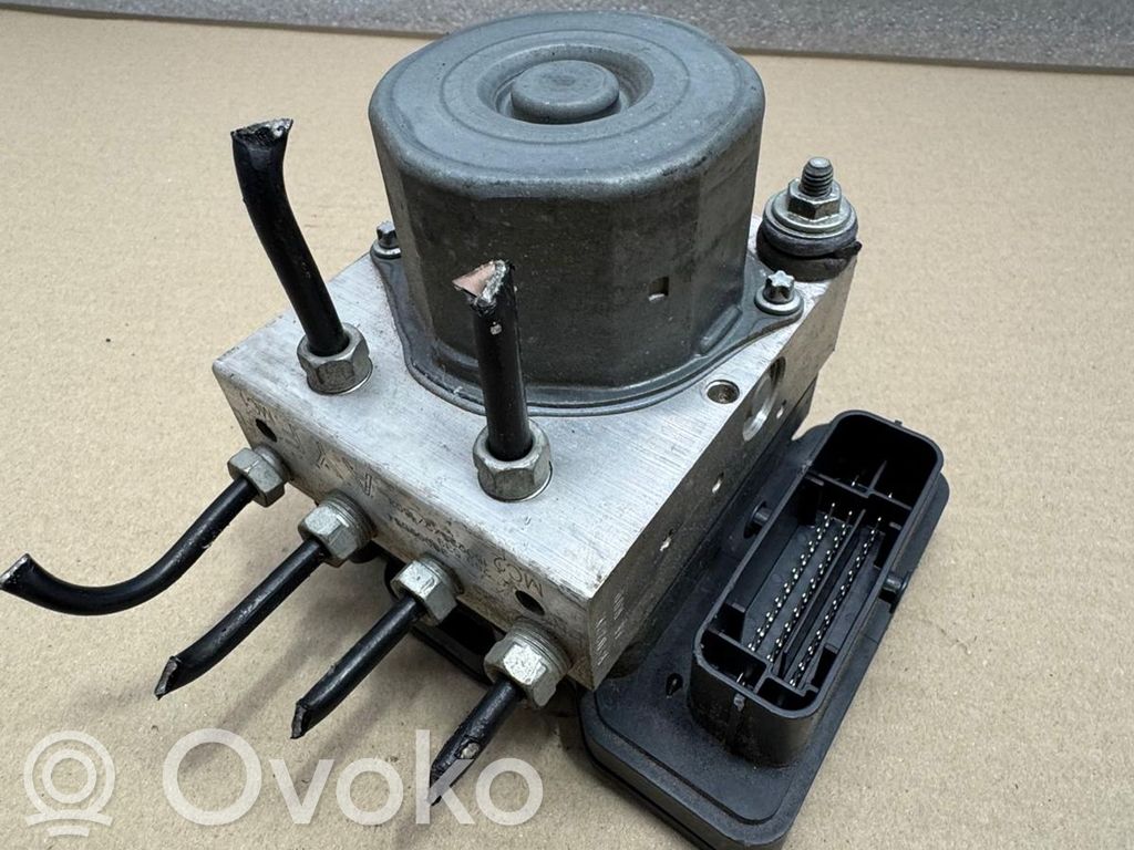 Opel Corsa E ABS bloks 