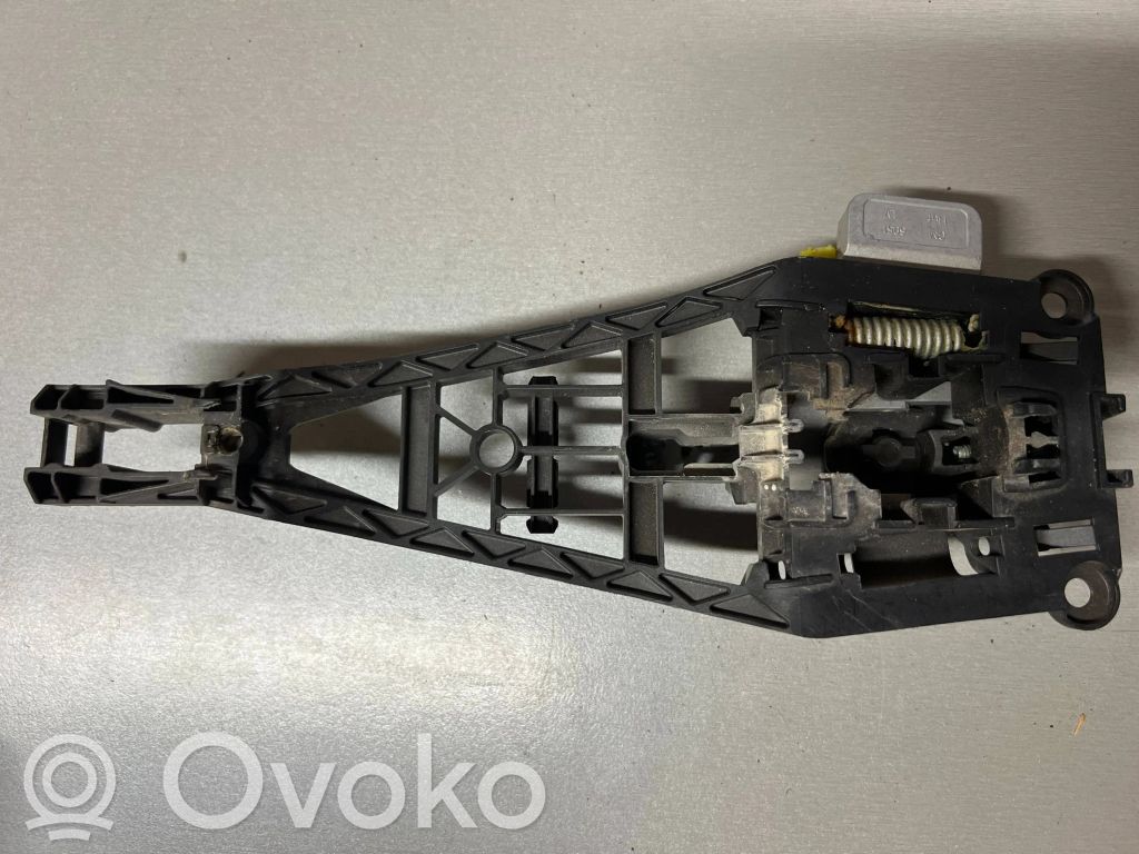 Etuoven ulkokahvan kehys