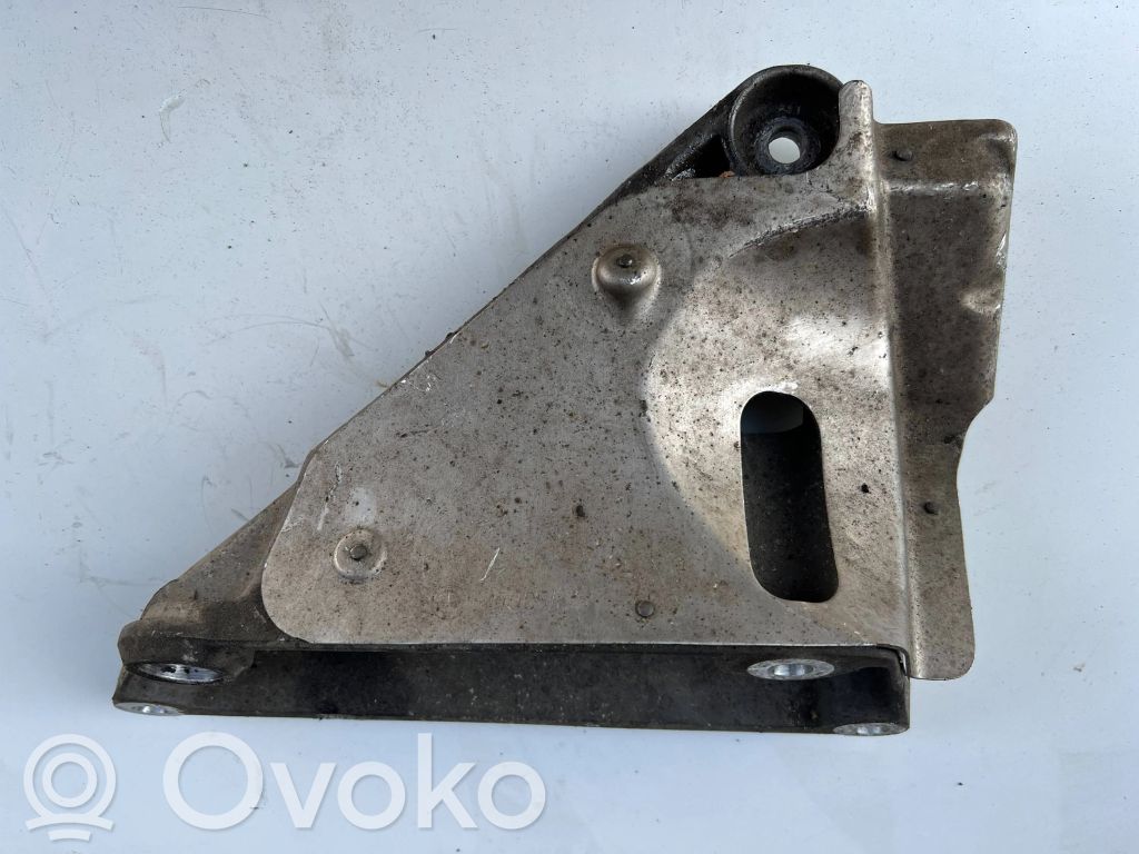 Engine mounting bracket   6770052,22116770052,22116770050,6770050