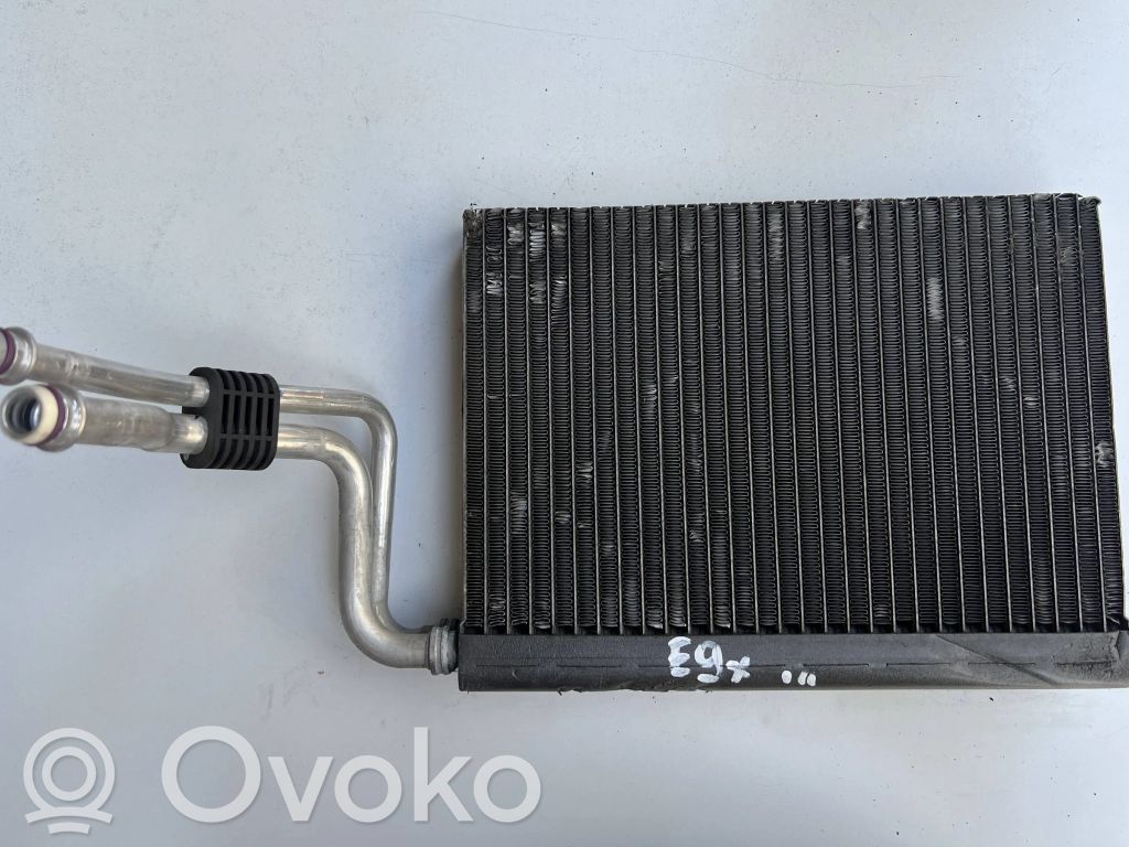 BMW 3 E90 E91 Gaisa kondicioniera radiators (salonā) 