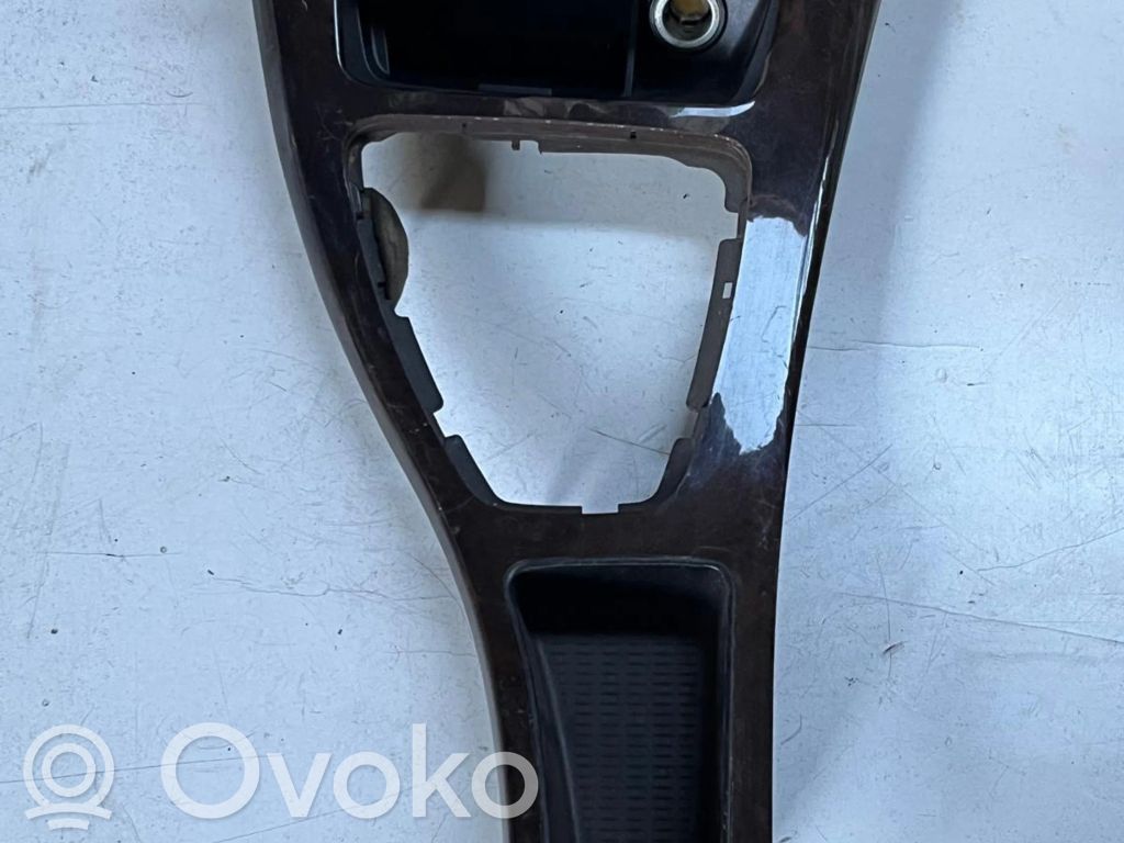 BMW 3 E90 E91 Pavarų perjungimo svirties apdaila (plastikinė) 