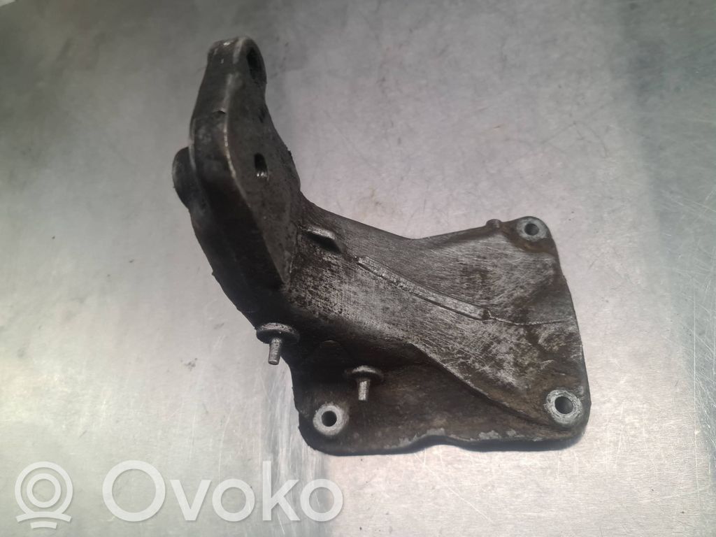 Volkswagen Golf III Engine mounting bracket 