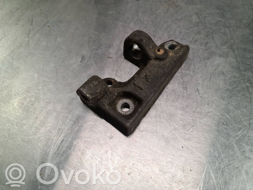 Peugeot 206 Engine mounting bracket 