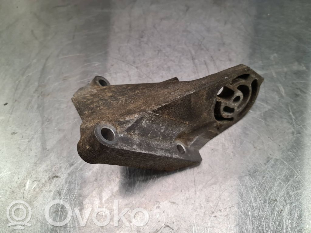 Volvo S80 Engine mounting bracket 