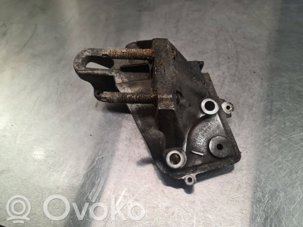 Ford Focus Engine mounting bracket 