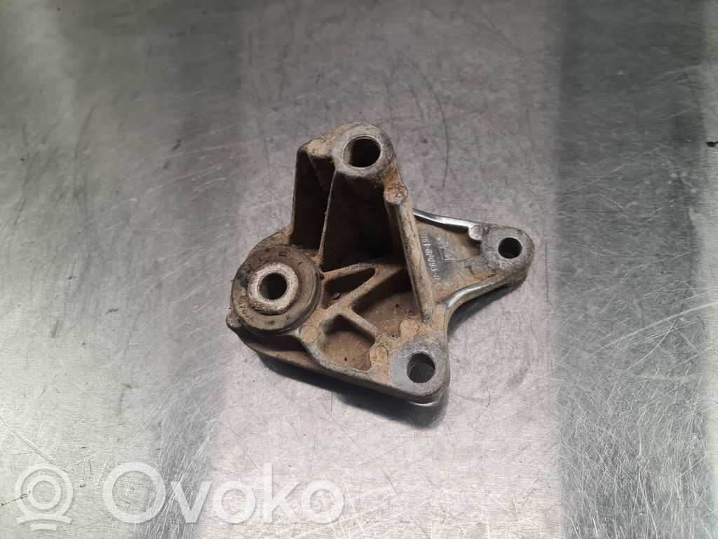 Ford Focus Gearbox mounting bracket 