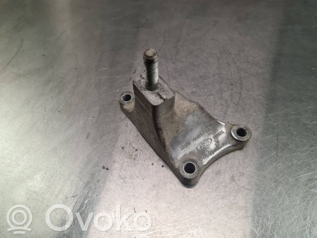 Ford Mondeo Mk III Engine mounting bracket 
