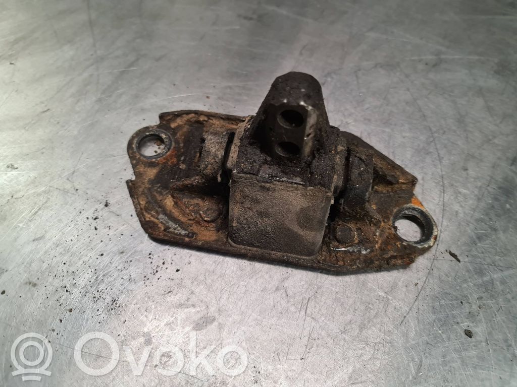 Engine mount bracket   9492872,30748811,8624757,9186364,9428872,9485152