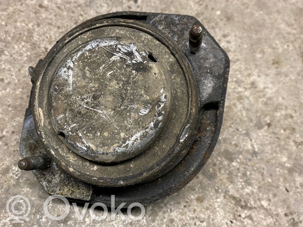 BMW 7 E65 E66 Engine mount bracket 