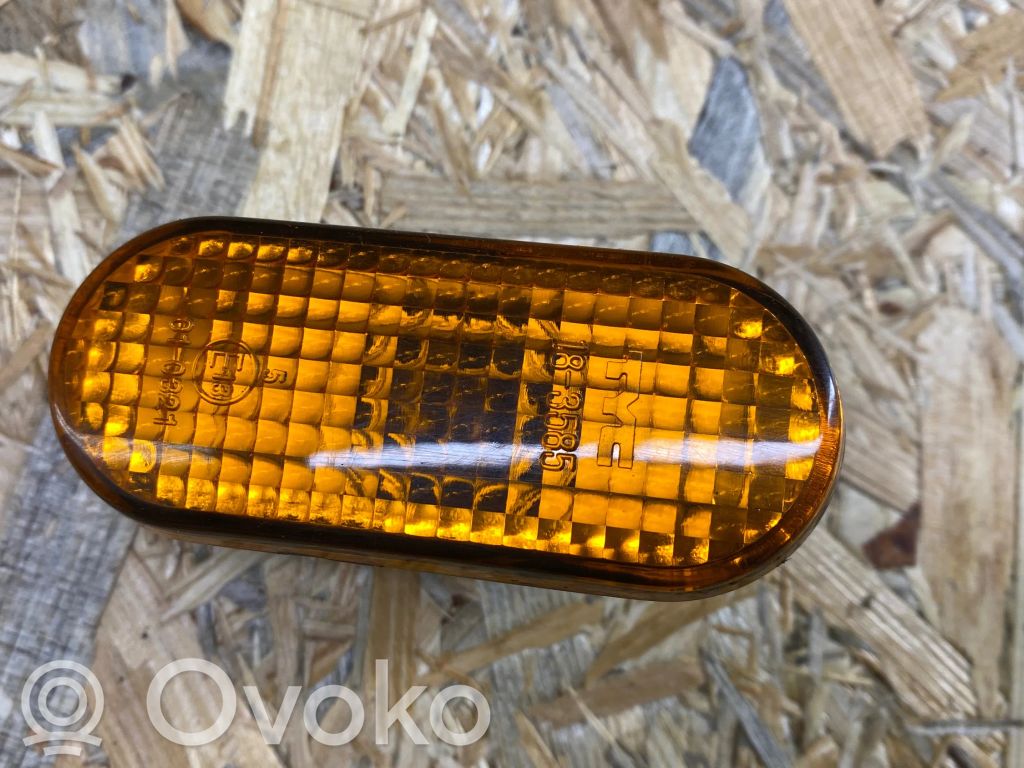 Volkswagen PASSAT B4 Front fender indicator light 