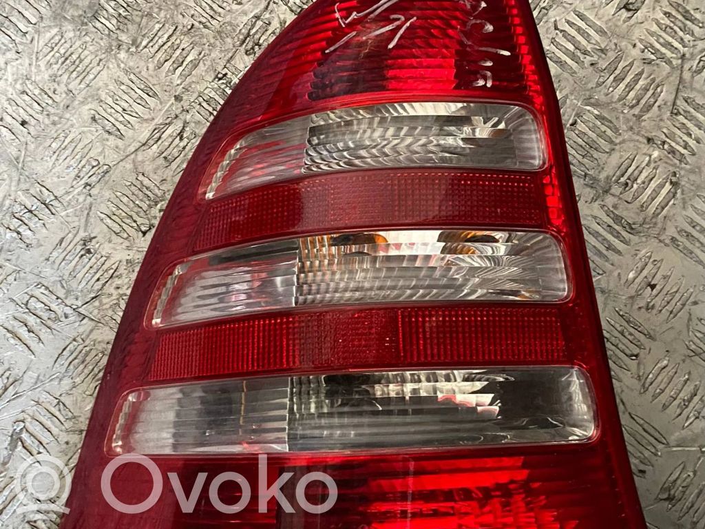 Mercedes-Benz C W203 Lampa tylna 