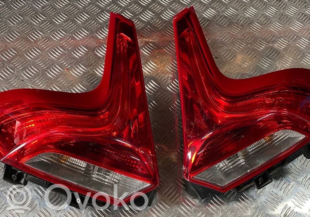 Volvo V40 Aizmugurējo lukturu komplekts 