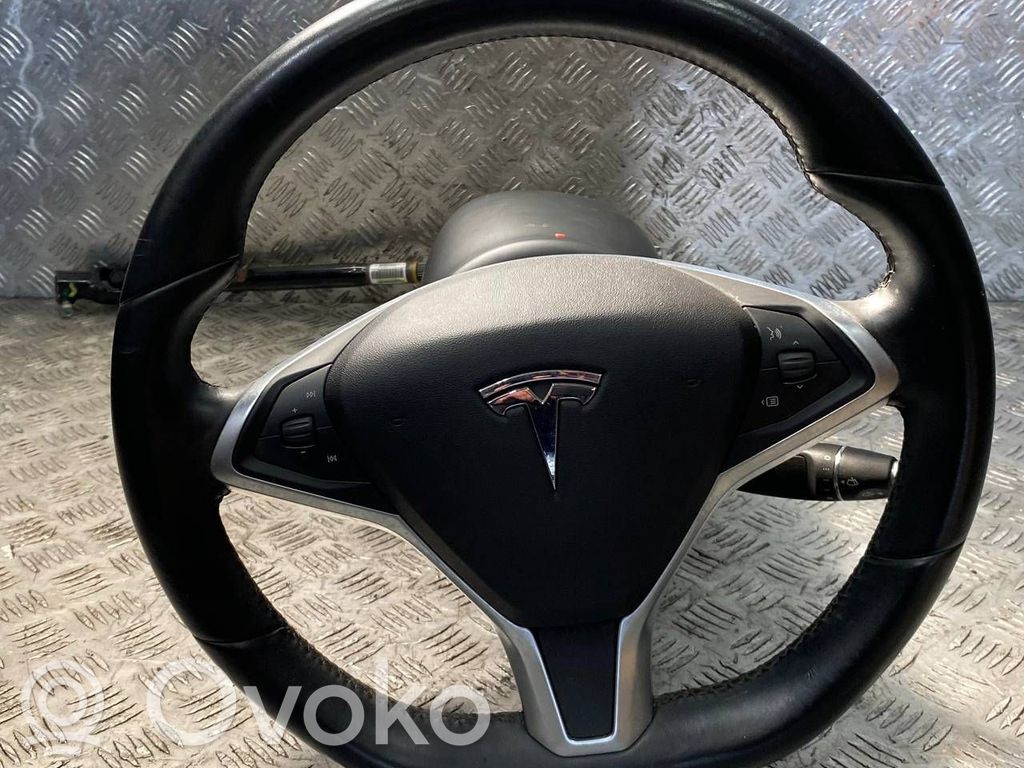 Tesla Model S Steering wheel 