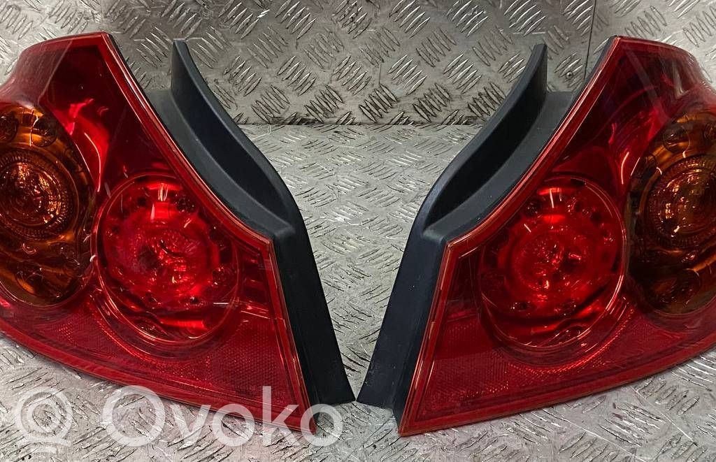 Infiniti G37 Galinių žibintų komplektas 