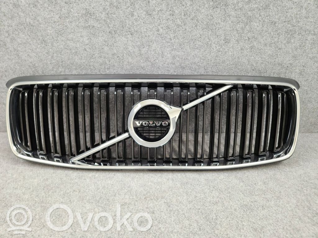 Volvo XC90 Etupuskurin ylempi jäähdytinsäleikkö 