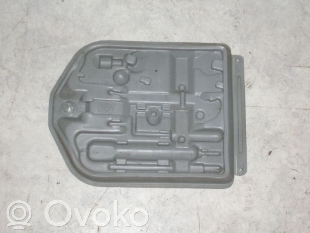 BMW 3 E30 Tool box 