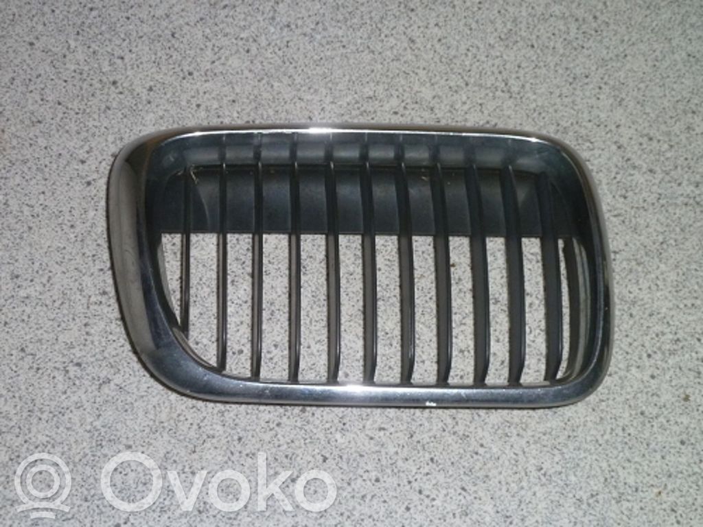 BMW 3 E36 Bonnet/hood grill 