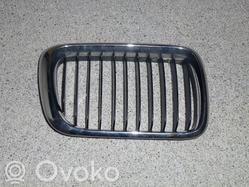 BMW 3 E36 Bonnet/hood grill 