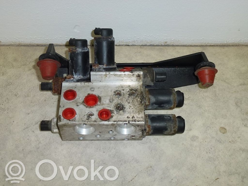 BMW 7 E65 E66 Aktiivijousituksen ohjaus/venttiilikokoonpano 