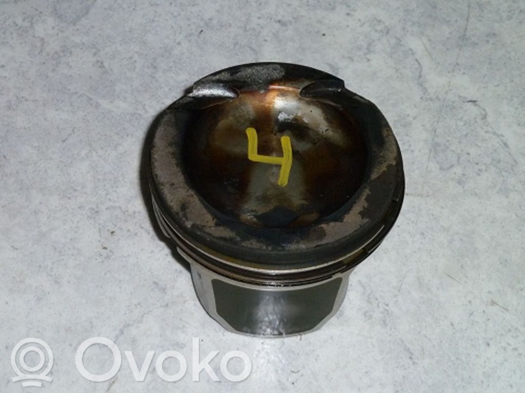 BMW 1 E82 E88 Piston 
